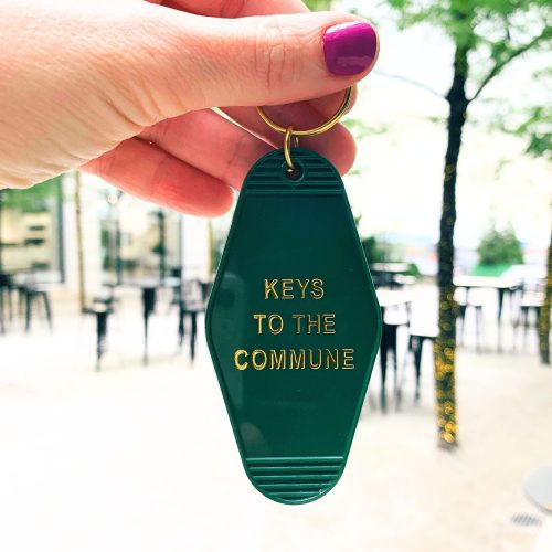 Keys to the Commune Motel Style Keychain in Green and Gold 4 b5ffae36 50a0 4c8f a555 7259f294cec0